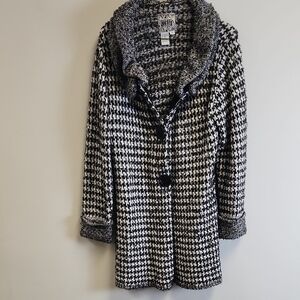 Stylish Black and White Houndstooth Women's Coat
